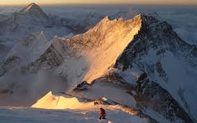It stars an ensemble cast of jason clarke, jake gyllenhaal, josh brolin, john hawkes, robin wright, michael kelly, sam worthington, keira knightley, martin henderson and emily watson. Live Tracking Mount Everest 3d