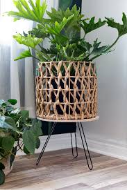 Metal Plant Table Diy Using Paper Towel Holders Diy Table Plant Table Paper Towel Holder