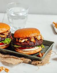 Comment Faire Un Burger Veggie Elle A Table En 2020 Hamburger Portobello Cuisine Vegetarienne Aioli