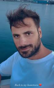 I thought that it was easy When you said that you are going, But I never  thought that it would be so Tough living a life without you I simply cannot  stay