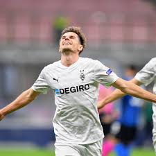 Gladbach schlägt den fc bayern, stuttgart stellt tayfun korkut frei! Borussia Monchengladbach Jonas Hofmann Vor Real Kracher In Top Form