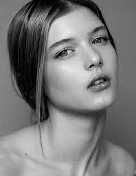 Face Washing Properly Will Unclog Pores Dissolve Dirt And Remove Excess Oils Which Will Help Prevent Spots Http Www Woman Face Model Face New Faces Models