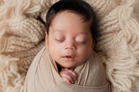 An amazing way to end the night with Levi's newborn session 🥹🩵 *sorry for  double posting🫠 I couldn't resist sharing 😭💙