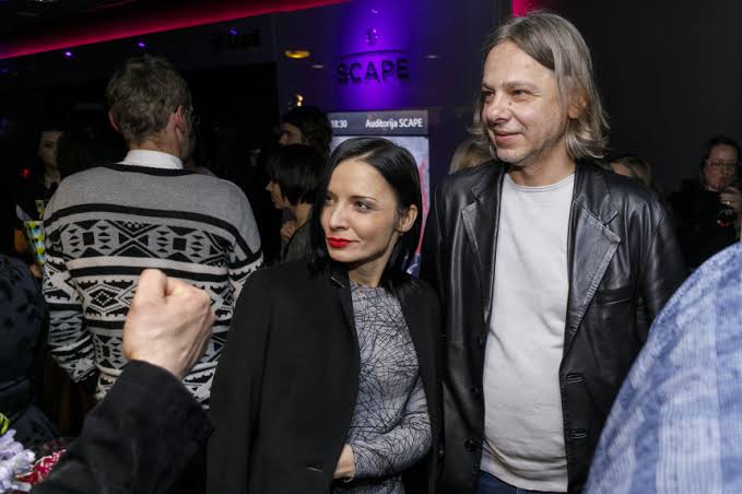 Dž. Dž. Džilindžers šķiras no sestās sievas - nra.lv