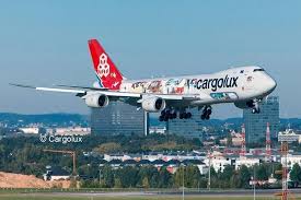 This would vary from airline to airline depending on the cabin density they are aiming for. Revell Boeing 747 8f Cargolux Cutaway 04949 Skinflint Price Comparison Uk