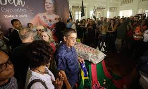Beth carvalho was born on may 5, 1946 in rio de janeiro, rio de janeiro, brazil as elizabeth santos leal de carvalho. Ao Som De Sucessos Fas E Amigos Se Despedem De Beth Carvalho