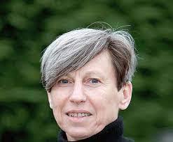 Amanda Oswald's Instagram, Twitter & Facebook