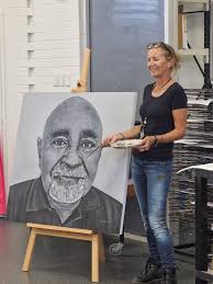 Friday 7th March, local artist Gosia from G-Stop joined our Year 11/12  students to teach us about tonal painting. 🎨👩‍🎨🖌 It was an incredible  session where we learned how to create three-dimensional