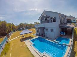 It's has two floors with 5 bedrooms and. Lot 36 Bungalow Stay With Private Pool Bungalows For Rent In Sepang Selangor Malaysia