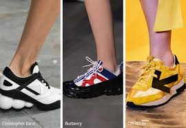 Fall Winter 2020 2021 Shoe Trends From The Runways Winter Shoes Outfits Trending Shoes Fall Winter Shoes