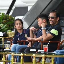 Opgevolgd door abdul hamid khan dasti. Wajah Terkini Puteri Ameerah Yang Semakin Cantik Persis Ibunya Azrinaz Mazhar Hakim Nona