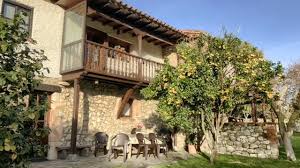 Asturias en un lugar perfecto para ir de vacaciones y alojarte en casas baratas. Alquilar Una Casa Rural En Llanes Asturias Tu Guia Completa