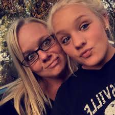 Beth Jakosh (@skmkosh)