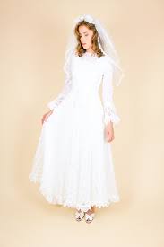 Du siehst die produkte aus unserem sortiment mit folgendem tag: Vintage Hochzeitskleid 80er Jahre Desiree Oma Klara