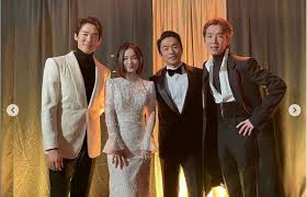 We get a glimpse of different lives, from patients and their families to nurses and doctors. Hospital Playlist Squad Had A Mini Reunion At The 2020 Mama Kdramadiary