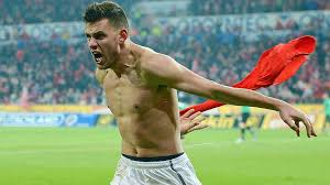 Adam szalai protege el balón ante el acoso del alemán matthias ginter. Torjubel Von Botschafter Bis Ego Zocker