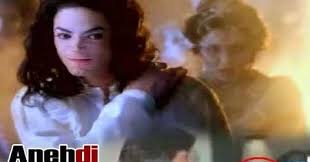 Kemudian, ia sengaja memotret sosok yang berperan sebagai michael jackson tersebut. Penampakan Hantu Gentayangan Artis Dunia Berita Aneh Dan Unik Terbaru