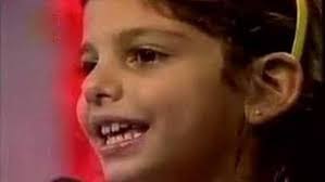 طيري طيري يا عصفورة .. نادين طيري طيري يا عصفورة .. انا متلك حلوة صغيورة  بركض فوق حفاف الزهر..حجر عا ميات النهر وبخبى بشعرى بشورة طيرى ..طيرى.. طيرى  ..طيرى طيرى ..طيرى.. طيرى ..