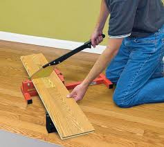 Takım çantası ve parke kesme motoru parke döşeyebilmemiz için olmazsa olmazlardandır. Laminati Kesmek Daha Iyi Laminat Parkenin Evde Talas Veya Hasar Olmadan Nasil Kesilecegi Zaten Monte Edilmisse Laminat Parke Nasil Kesilebilir