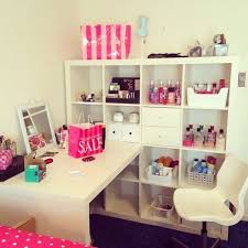 20 Idees De Coiffeuses De Reve Idees De Coiffeuse Organisation De Chambre Chambre Diy