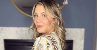 Side profile of Chelsea Wilde looking confident and elegant.