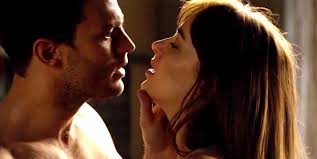 Anastasia steele accepte de remplacer sa colocataire malade, katherine, pour interviewer l'homme d'affaires et milliardaire christian grey. Les Moments Les Plus Hot Du Trailer De 50 Nuances Plus Claires Cosmopolitan Fr