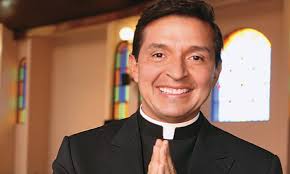 Padre "Chucho" afirma que sí exorcizó la Casa de Nariño • EL PUNTO