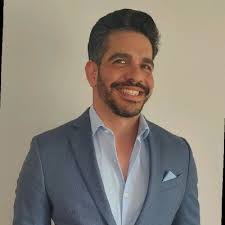 Dennis Travers's Instagram, Twitter & Facebook