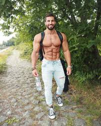 Why do people love lola weippert ? Heimlicher Fanboy Mischa Machte Auf Fibo Foto Mit Amin Promiflash De