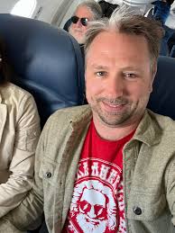 How can you use a scissor hand