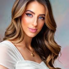 Anna Conte's Instagram, Twitter & Facebook