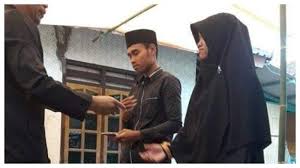 Laurab laurab ivamd image by e. Viral Kain Kafan Jadi Mas Kawin Pernikahan Pengantin Pria Wanita Berbaju Hitam Ini Ijab Kabulnya Halaman All Surya Malang