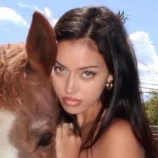 Lu 💗 (@luchacosti)