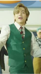 Diviértete con nuestros juegos para chicas! Cuanto Cuesta El Outfit De V De Bts En Dynamite Kpop Lat