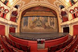 Un bărbat a urcat pe teatrul naţional din iaşi fără să revendice ceva anume. Teatrul National Din Iasi Implineste 180 De Ani Costache Negruzzi Vasile Alecsandri Si Mihail Kogalniceanu Sunt Nume Strans Legate De Acest Teatru