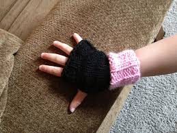 Woolfestival is happy to bring you this free pattern for knitting simple children's striped. Pin On Knit Gloves Mittens Warmers