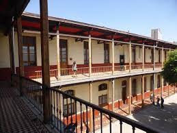 En un video ampliamente difundido en las redes sociales, se aprecia cómo el joven francisco martínez, de 27 años, es abordado por la policía tras haberse supuestamente resistido a identificarse. File Antigua Universidad Tecnica Del Estado Ute Hoy Universidad De Santiago De Chile Jpg Wikimedia Commons