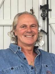 From being a highly active Armed Response Officer and professional boxer to  suddenly finding himself paralysed from the waist down, Wiseman Simatu's  life changed in an instant. But what could have marked