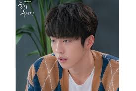 Style rambut pendek sidepart pompadour sidepart pompadour merupakan model rambut pendek lelaki yang bergaya klasik dengan ciri khas rambut style rambut pendek undercut adalah pilihan style rambut untuk lelaki yang mempunyai rambut panjang di bahagian atas kepala, sementara. 20 Gaya Rambut Ala Korea Atau Yang Cocok Untuk Pria Indonesia Updated 2021 Bukareview