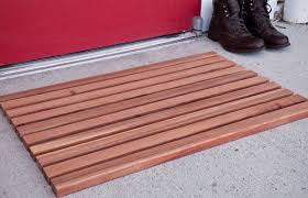 How To Make A Diy Wooden Welcome Mat Wooden Diy Door Mat Diy Wooden Pallet Crafts