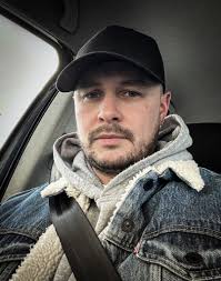 Rate this photo. I'm basically completely brand new to this!😅 editing?  What would you do? I plan to hopefully take some more soon of people.