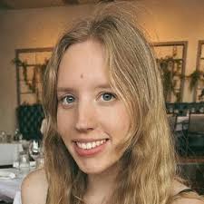 Carolyn Fultz's Instagram, Twitter & Facebook