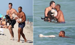 Cnn's don lemon reassured audience and fans that he is not leaving cnn on twitter. Don Lemon And Fiance Tim Malone Take Their Dogs Boomer And Barkley For A Swim At A Beach In Miami Daily Mail Online