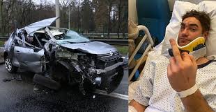 Gisteravond zou een bestuurder de macht over het stuur zijn kwijtgeraakt. Barbie Samantha Auto Ongeluk