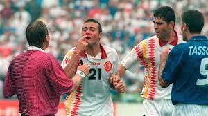 Mauro tassotti elbowed luis enrique in 1994, right in the face and made him bleed profusely, and in some of you may remember daniele de rossi elbowing brian mcbride right in the face in a very. Tassotti S Elbow