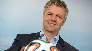 Fußball ist die universellste sprache überhaupt, und weil ich ein ziemlich guter fußballer war, hörte einestages: Shitstorm Gegen Sportkommentator Verbale Stolperfallen Beim Fussballmatch