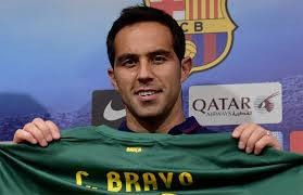 El chileno Claudio Bravo llega al Barcelona a luchar por la titularidad