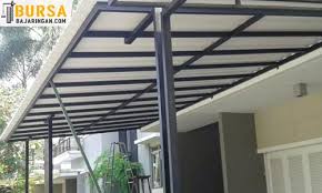 Kanopi sering dipakai sebagai pemanis atap teras rumah, juga banyak digunakan untuk atap pelindung garasi kendaraan supaya tidak terkena terik matahari dan hujan. Kanopi Harga
