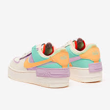 Mis au point par bruce kilgore en 1982, la ligne de basket air force 1 marque le début d'une longue aventure. Sneakers Nike Air Force 1 Shadow Pale Ivory Novocom Top