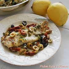 Ungete il nasello con poco olio, quindi passatelo nel pangrattato aromatizzato alle erbe. Filetti Di Merluzzo Al Vino Cotti In Padella Ricetta Profumi Sapori Fantasia